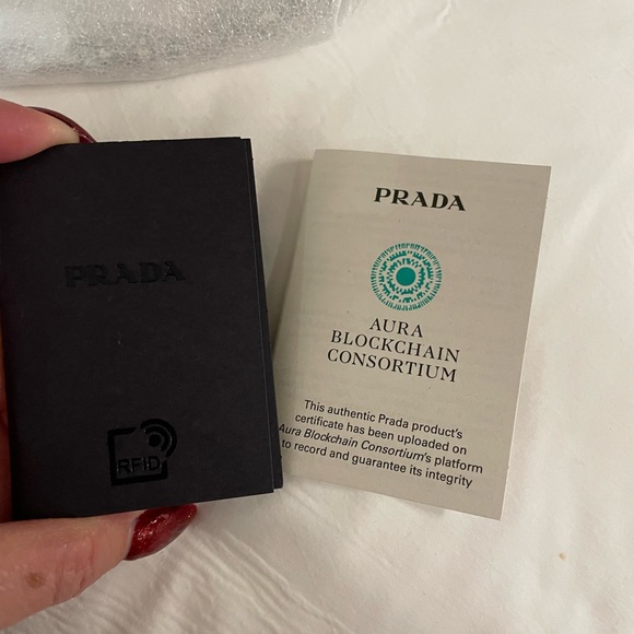 💯 Authentic PRADA Triangle Logo Embossed Leather Convertible Shoulder Bag (NWT) - Picture 14 of 16